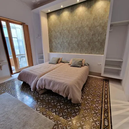 Apartament Trianasuites